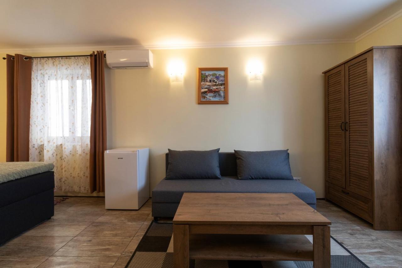 Taverna & Rooms Sutivan Kültér fotó
