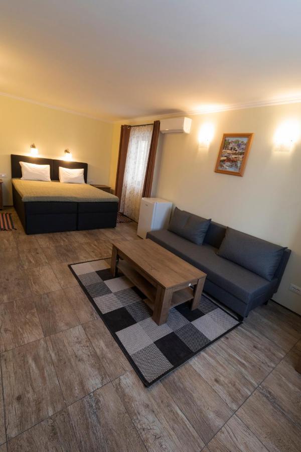 Taverna & Rooms Sutivan Kültér fotó