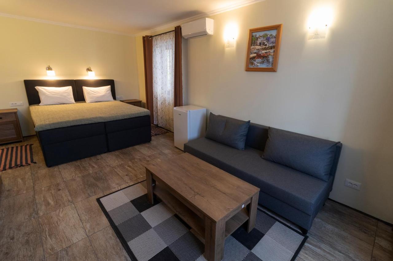 Taverna & Rooms Sutivan Kültér fotó
