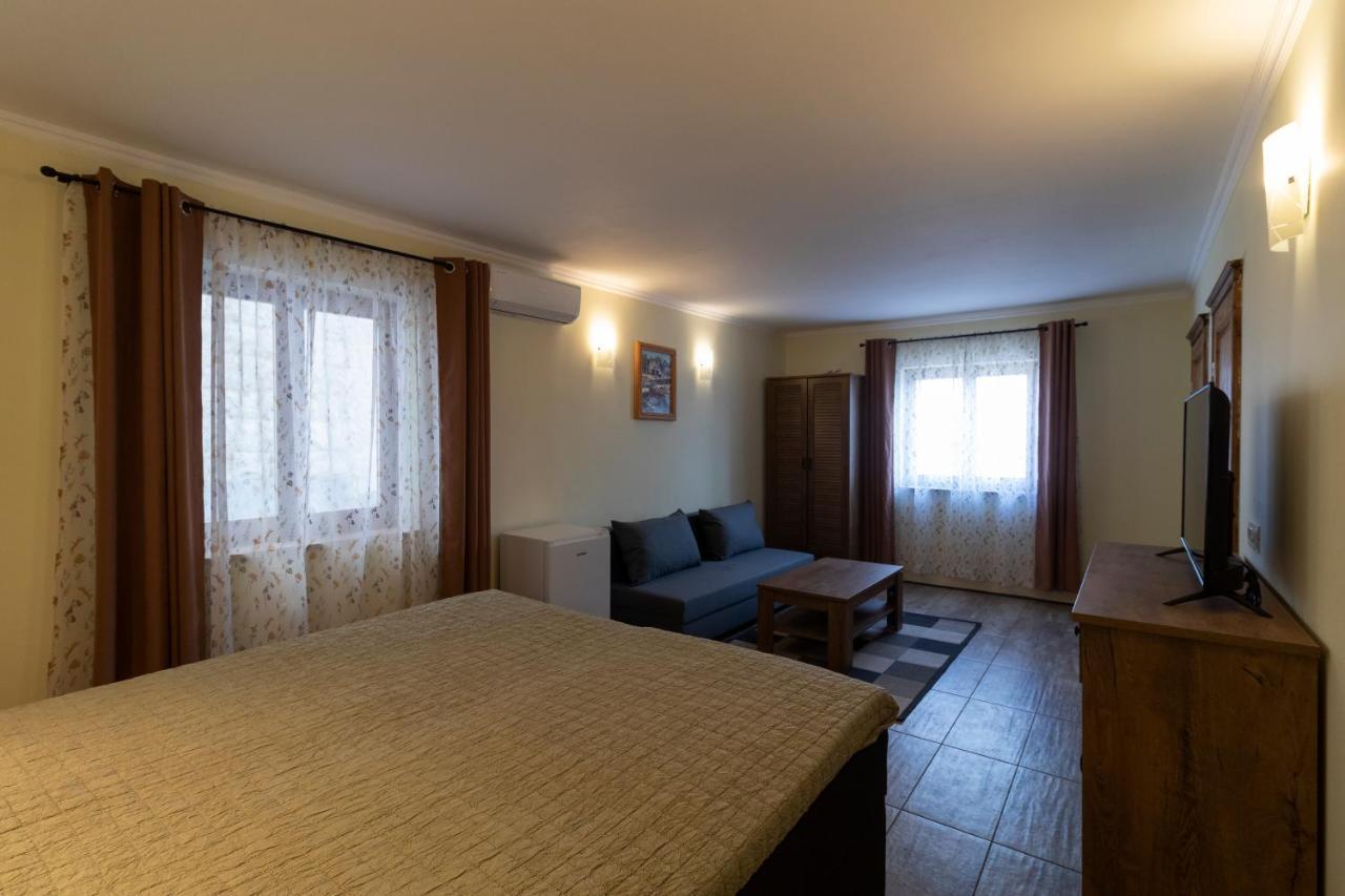 Taverna & Rooms Sutivan Kültér fotó