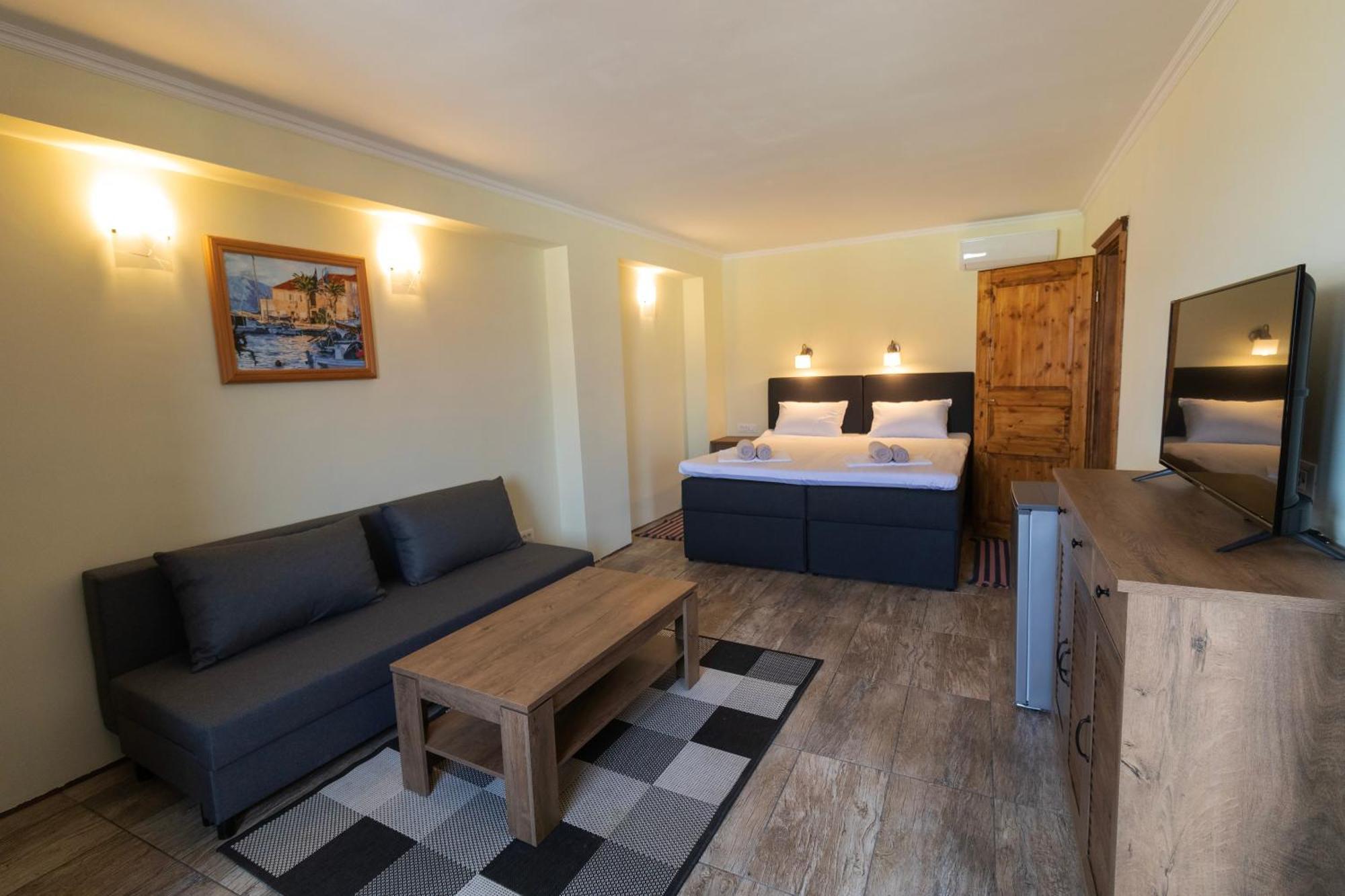 Taverna & Rooms Sutivan Kültér fotó
